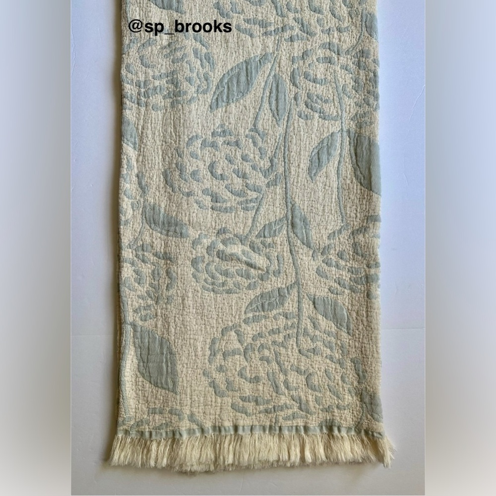 🎁Piscatextil Throw Blanket - Dimpled - Hydrangea Blooms -Blue and Cream- Cotton - Picture 7 of 8